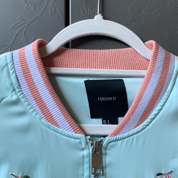 Women’s Forever 21 Blue and Pink Floral Jacket - Picture 2 of 12